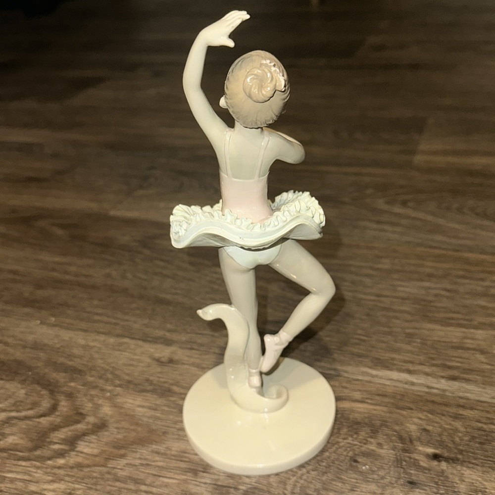 Resin Ballerina Figurine - Picture 4 of 7